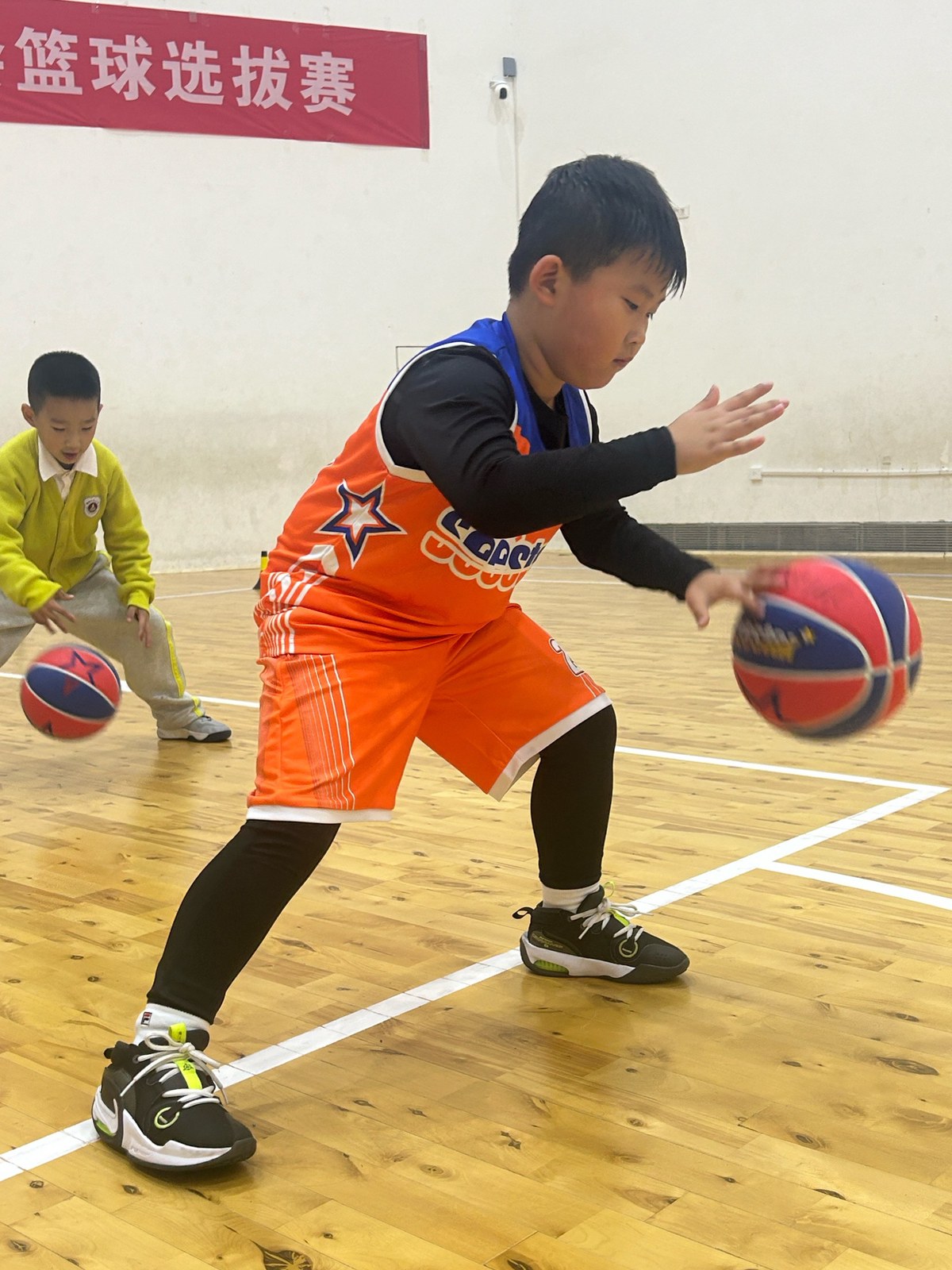 中学生如何模仿职业球员的训练方式提高篮球水平